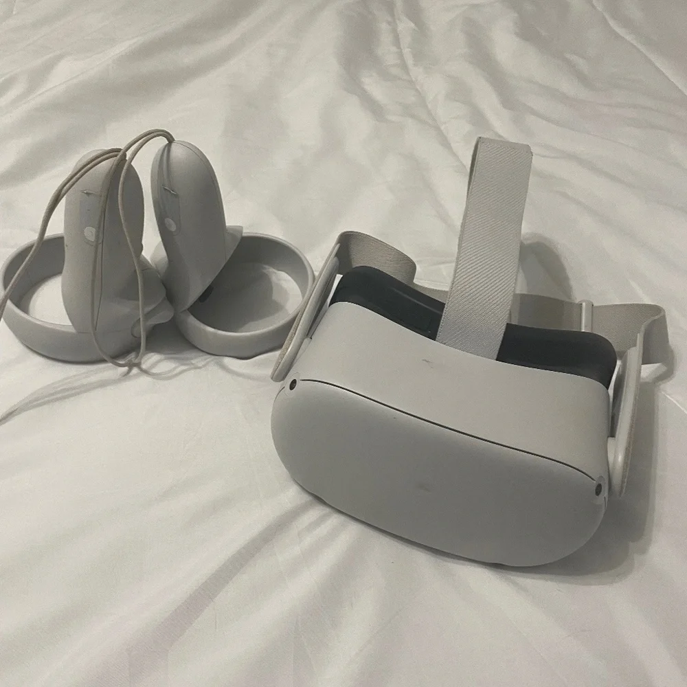 Oculus Quest 2 (barley used)